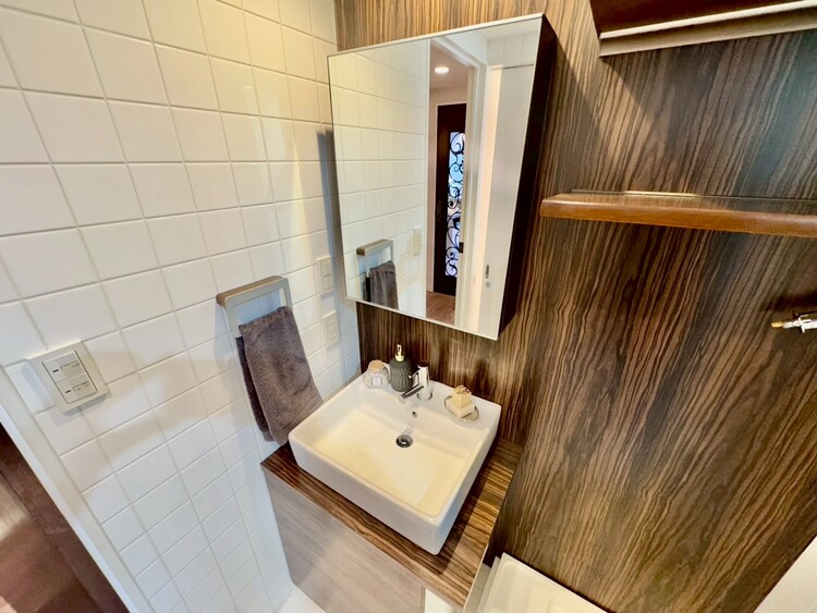 その他 清潔感を感じられる洗面化粧台。