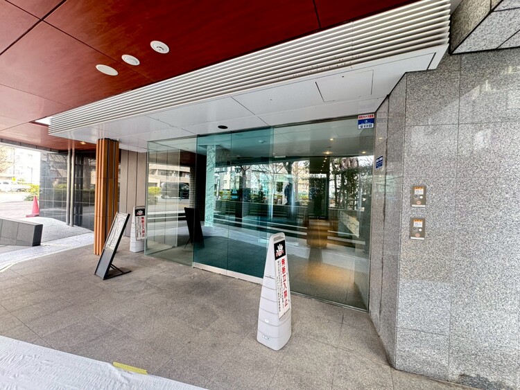 その他 上質感漂う玄関アプローチです。