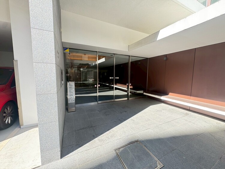 その他 上質感漂う玄関アプローチです。