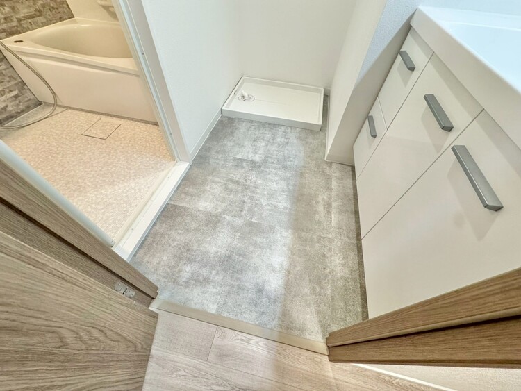 その他 十分な広さの脱衣所。