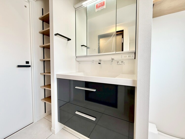 その他 清潔感を感じられる洗面化粧台。