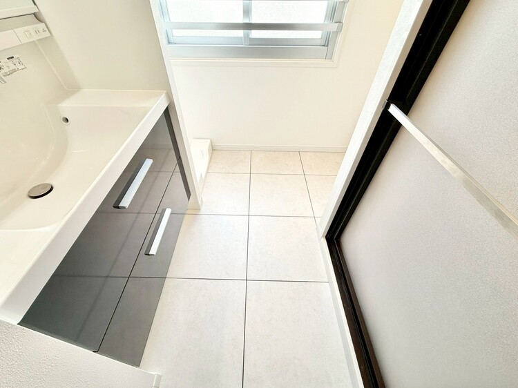 その他 十分な広さの脱衣所。