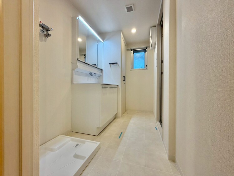 その他 十分な広さの脱衣所。