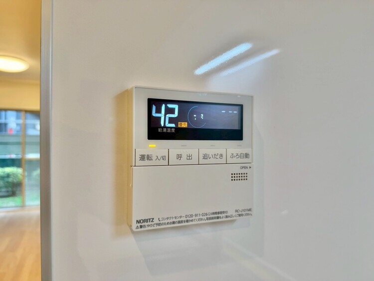 その他 見やすい画面で操作しやすい給湯パネル。
