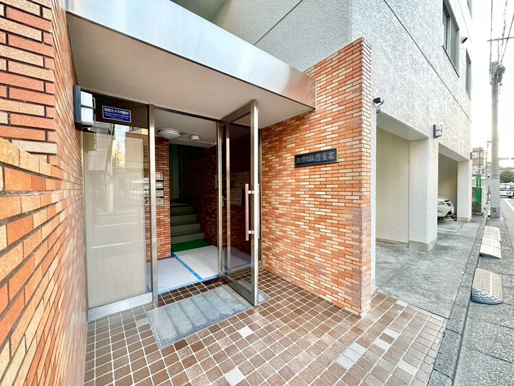 その他 上質感漂う玄関アプローチです。