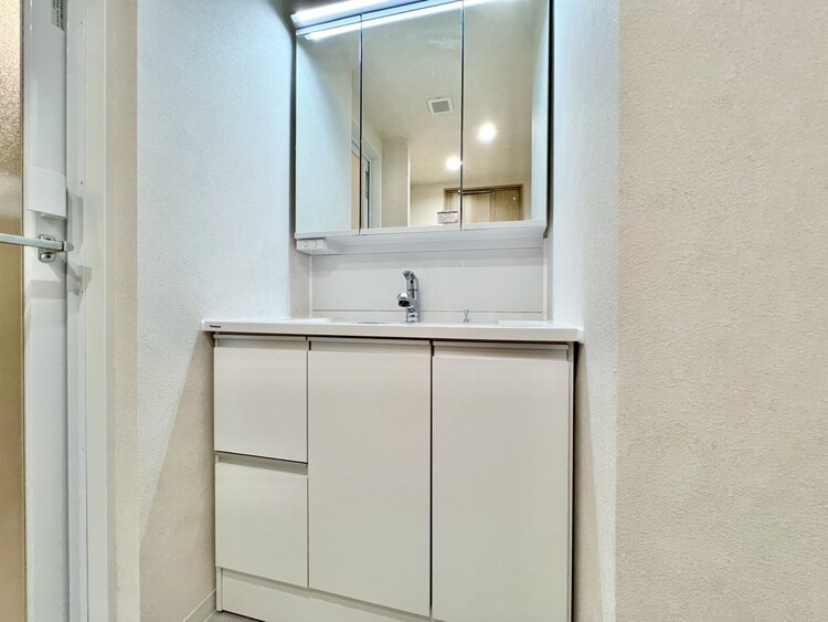 その他 清潔感を感じられる洗面化粧台。※画像はイメージです。