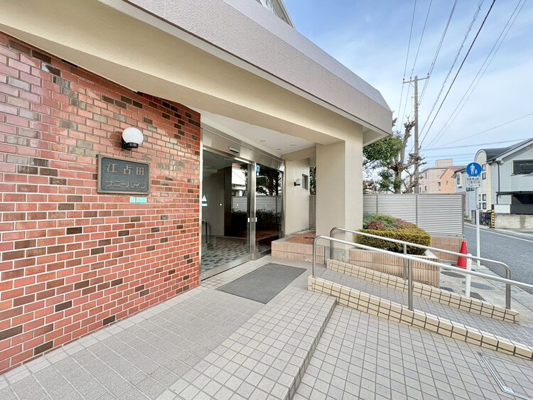 その他 上質感漂う玄関アプローチです。