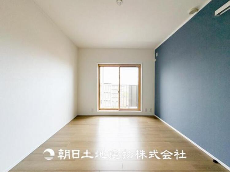 内装 【居室】趣味・感性で個性的に飾って頂けるようシンプルに仕上げてあります。