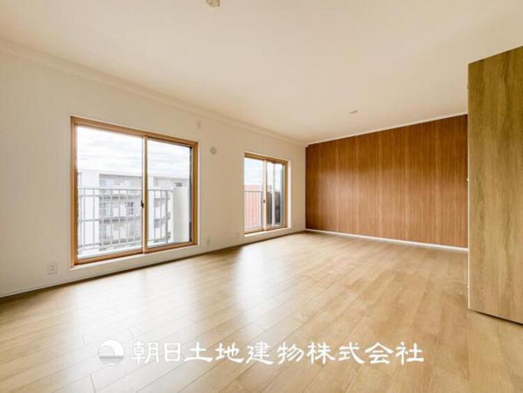 居間 【リビング】リビングは、お子様の勉強スペースとしても活用できます。