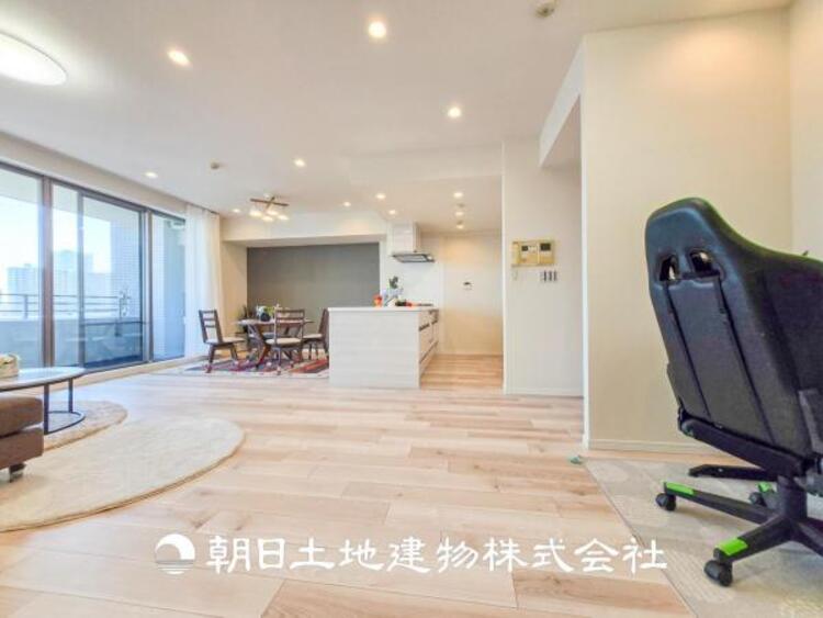 その他 【リビング】リビングにはみんなが集い、食事や楽しい会話が始まる。