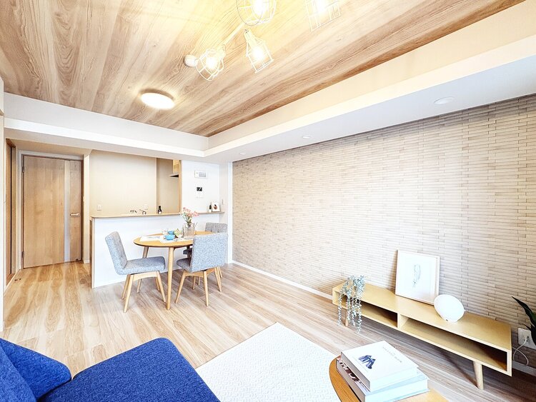 居間 快適に過ごす毎日を求めて、暮らしの中でご自身の「マイホーム」に創り上げてください。