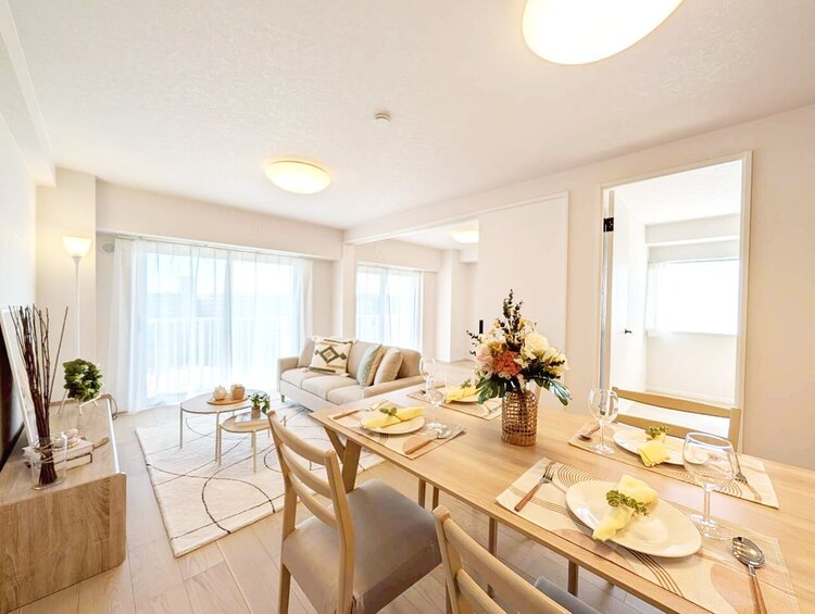 居間 快適に過ごす毎日を求めて、暮らしの中でご自身の「マイホーム」に創り上げてください。