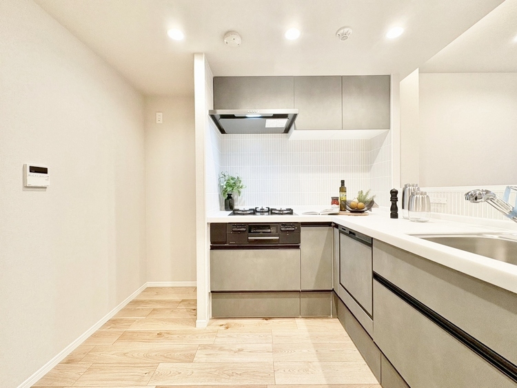 キッチン スマートな意匠と充実の機能を備えたキッチンが、暮らしにおいしい彩りを添えます。