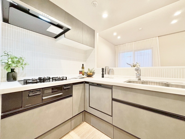 キッチン 洗練されたスタイリッシュなデザイン性と使いやすさを備えた仕様。