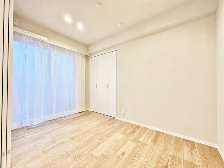 寝室 ベッドも十分に設置するスペースがあります。