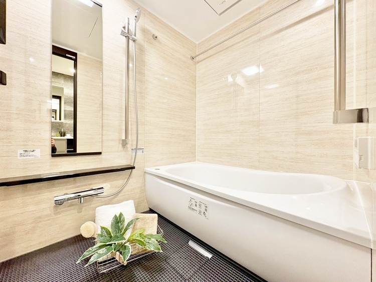 子供部屋 一日の疲れを癒すバスルームは、心地よいリラックスを叶える清潔感溢れる空間です。