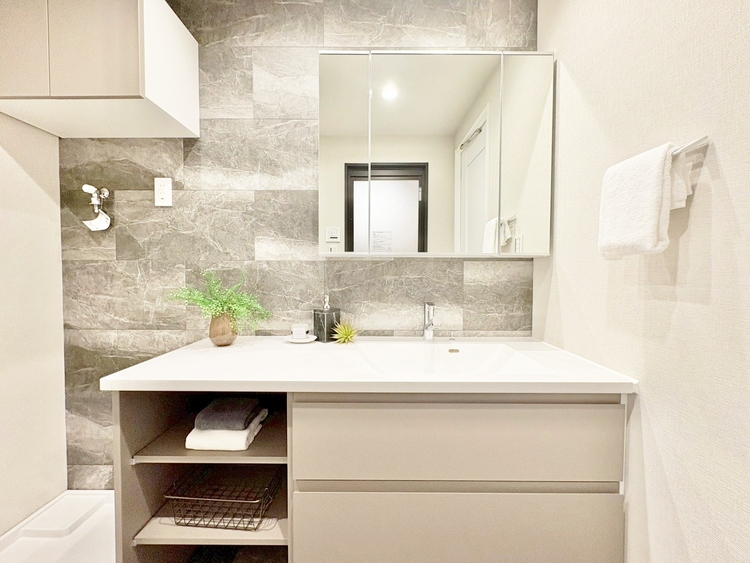 洗面 何かと物が増える場所だからこそ、スッキリと見映えの良い空間に。