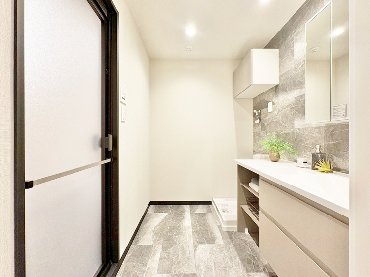 洗面 清潔感と心地よさを重視した、上質感漂うパウダールーム。