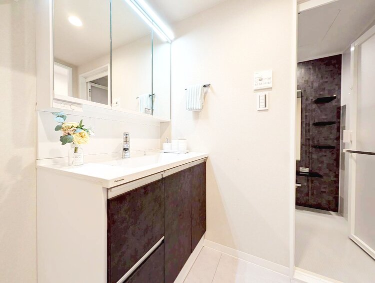 洗面 何かと物が増える場所だからこそ、スッキリと見映えの良い空間に。