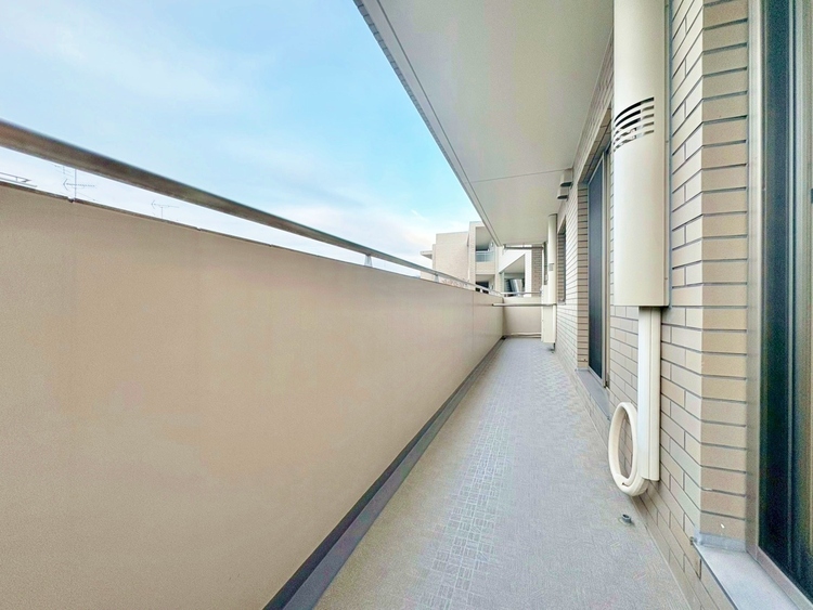 バルコニー 暮らしの中で、光と風を演出してくれるバルコニー。