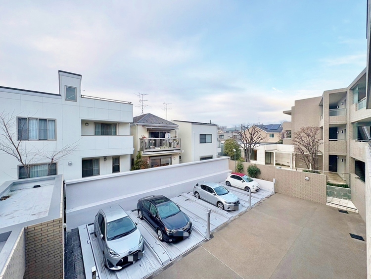 バルコニー 窓を開けると広がる青空。心をリフレッシュして日々を過ごしていきましょう。