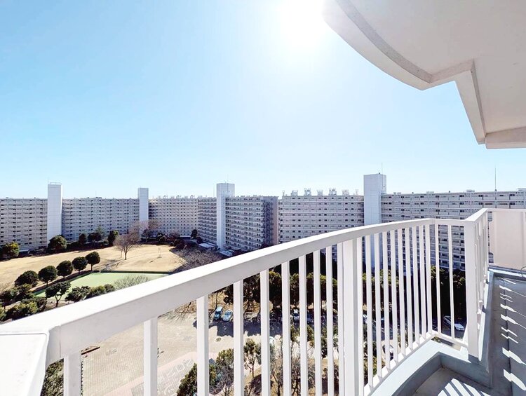 バルコニー 頬をなでる、優しい風を感じることが出来ます。