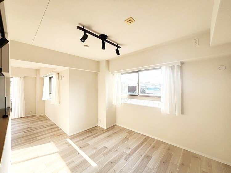 居間 居心地の良い空気感は、暮らしのステージを彩り、心からのやすらぎと満足感を与えてくれます。