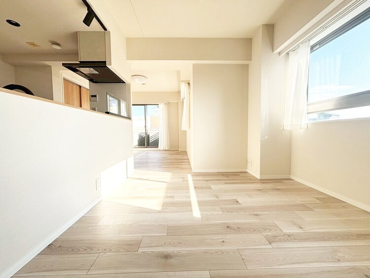 居間 飾り過ぎないシンプルな内装と偏り過ぎないデザインで統一しました。