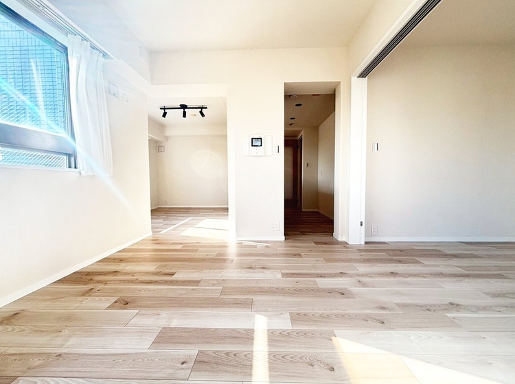 居間 快適に過ごす毎日を求めて、暮らしの中でご自身の「マイホーム」に創り上げてください。