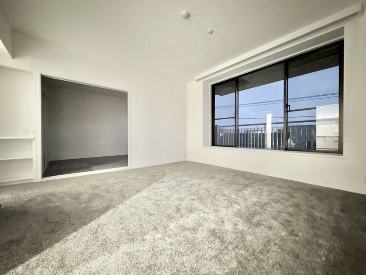 居間 忙しく過ぎゆく日常を置き去るほど、ゆったりした時間が流れるリビング。