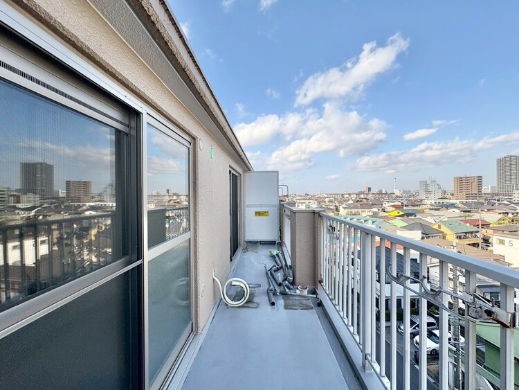 バルコニー 暮らしの中で、光と風を演出してくれるバルコニー。