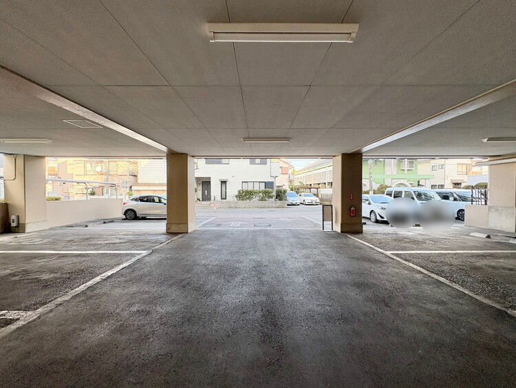 駐車場 本物件の駐車スペースです。車種制限のある場合もございますので、お気軽にお問い合わせくださいませ。