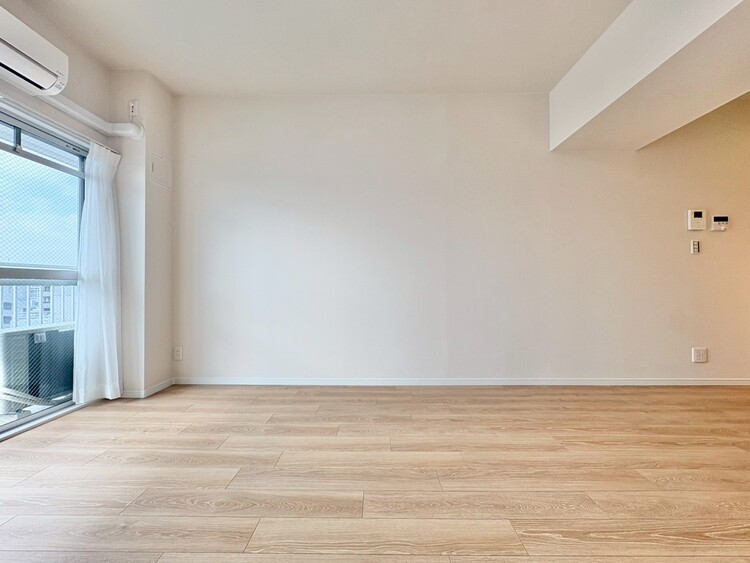 居間 忙しく過ぎゆく日常を置き去るほど、ゆったりした時間が流れるリビング。