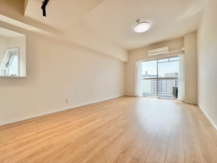 居間 飾り過ぎないシンプルな内装と偏り過ぎないデザインで統一しました。