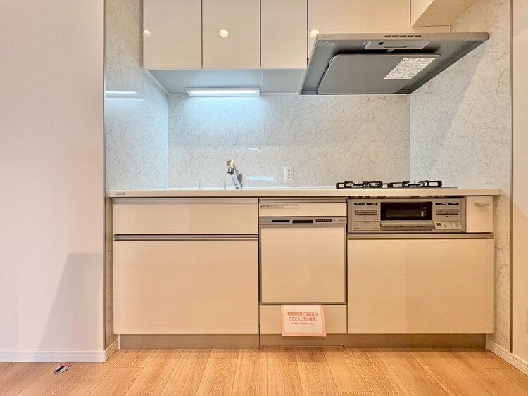 キッチン スマートな意匠と充実の機能を備えたキッチンが、暮らしにおいしい彩りを添えます。