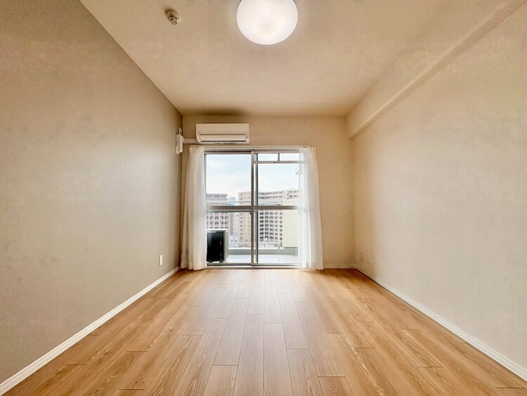 寝室 ベッドも十分に設置するスペースがあります。