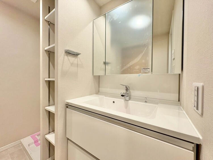 洗面 何かと物が増える場所だからこそ、スッキリと見映えの良い空間に。