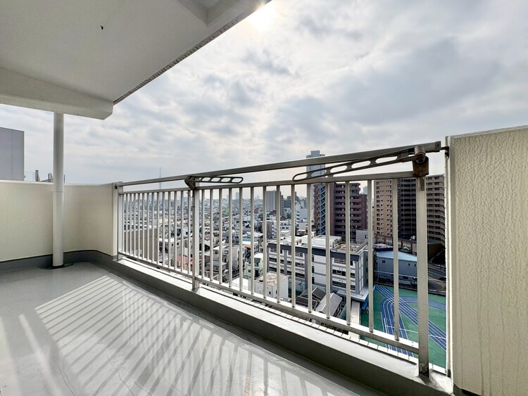 バルコニー 暮らしの中で、光と風を演出してくれるバルコニー。