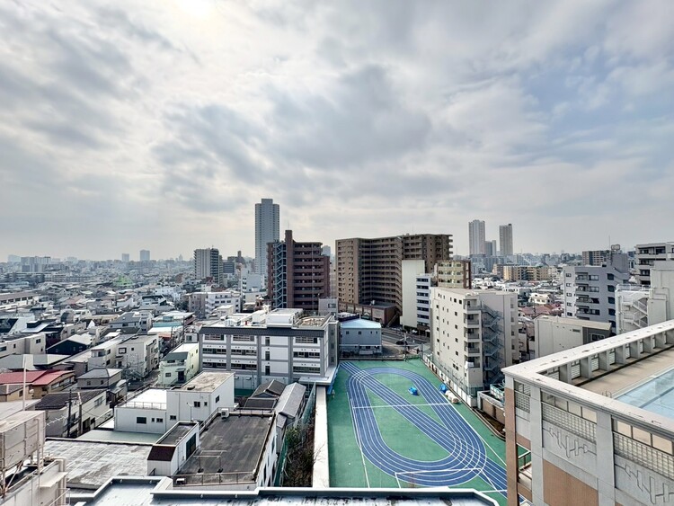 バルコニー 頬をなでる、優しい風を感じることが出来ます。