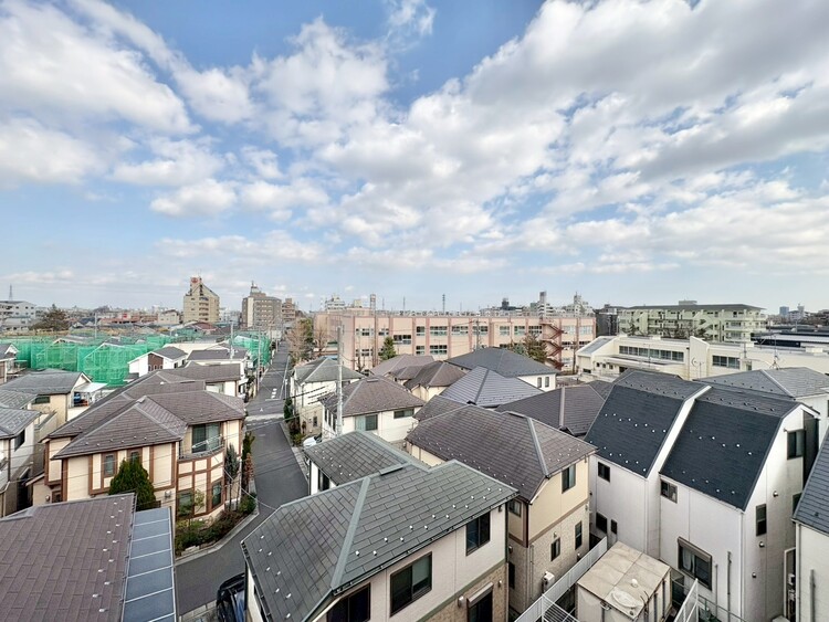 バルコニー 頬をなでる、優しい風を感じることが出来ます。