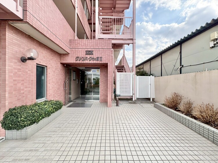 エントランス 外と内をつなぐエントランスは、まさに顔となる場所。