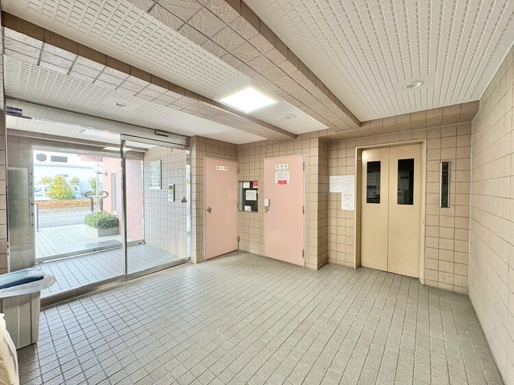 エントランス エントランス内部は、管理が行き届き清潔な共有スペースとなっています。