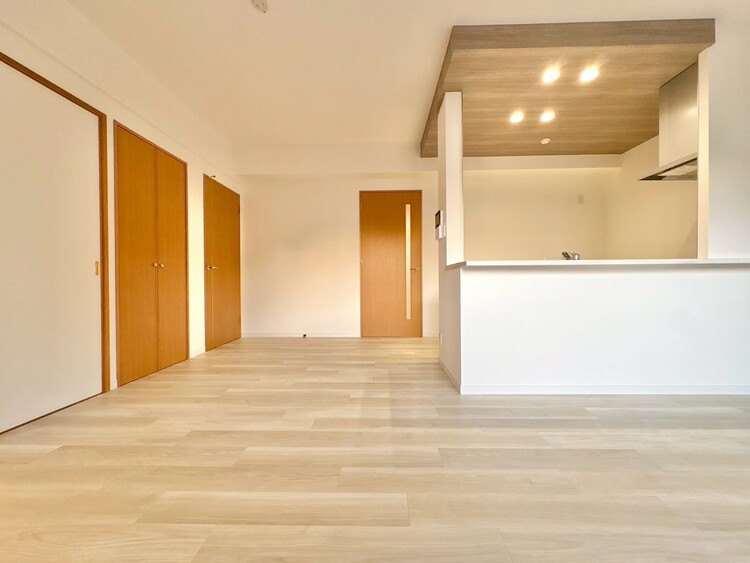 居間 居心地の良い空気感は、暮らしのステージを彩り、心からのやすらぎと満足感を与えてくれます。