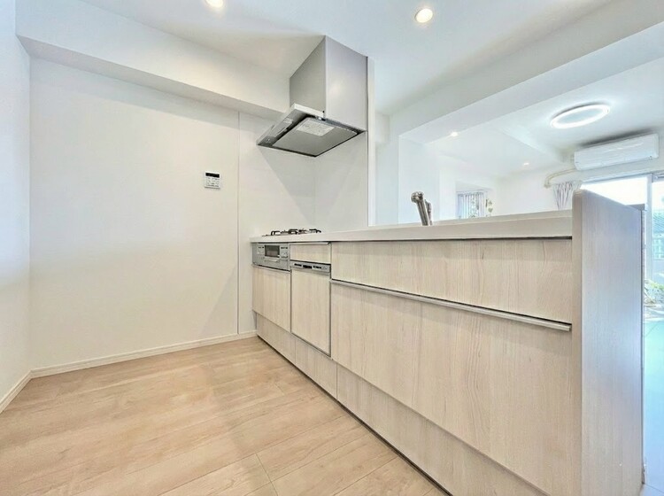 キッチン スマートな意匠と充実の機能を備えたキッチンが、暮らしにおいしい彩りを添えます。