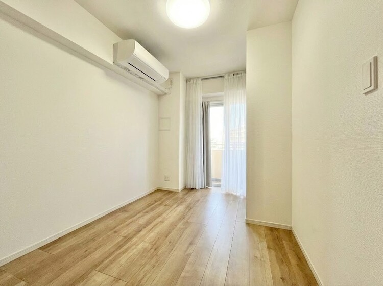 寝室 ベッドも十分に設置するスペースがあります。