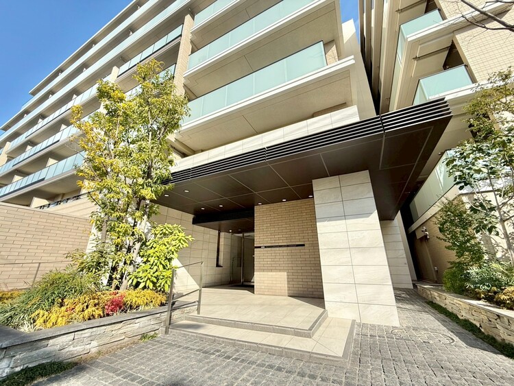 その他 上質感漂う玄関アプローチです。