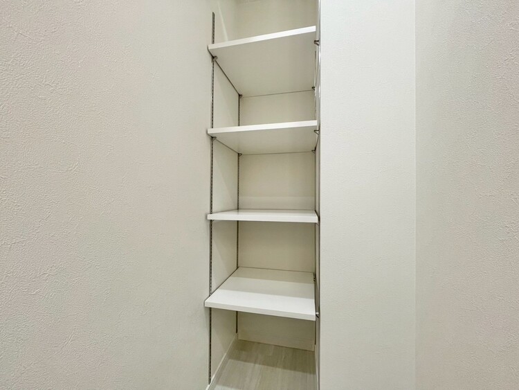 その他 収納スペースが付いていて、お部屋を広く使っていただけます。