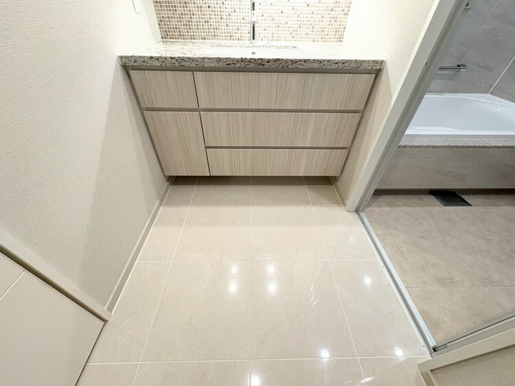 その他 十分な広さの脱衣所。