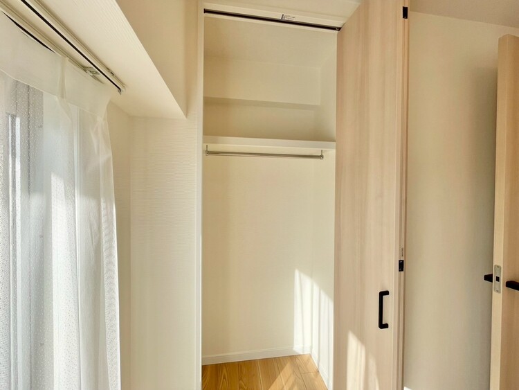 その他 収納スペースが付いていて、お部屋を広く使っていただけます。