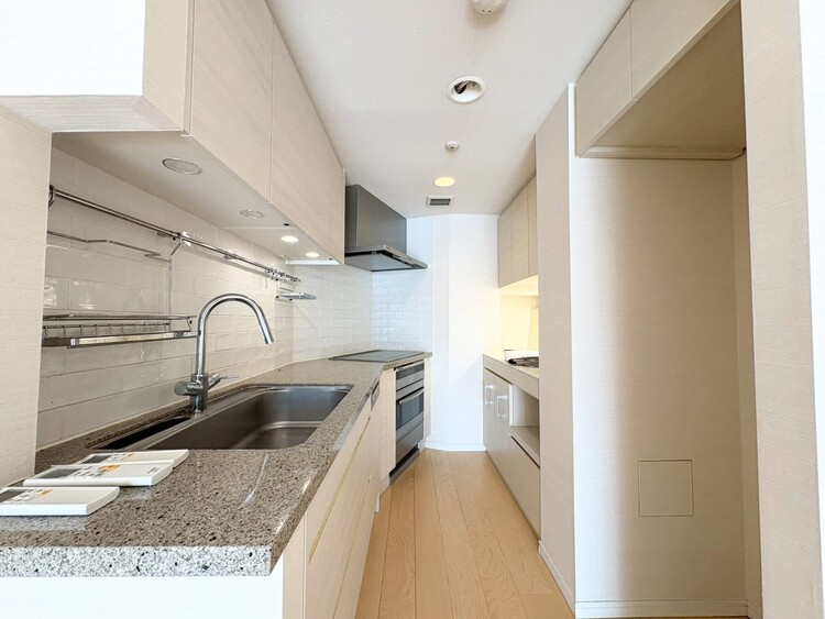 その他 開放感のあるキッチンスペース。調理をしながら、会話も弾みそうですね。